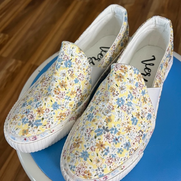 Slip on Sneakers - Picture 1 of 3